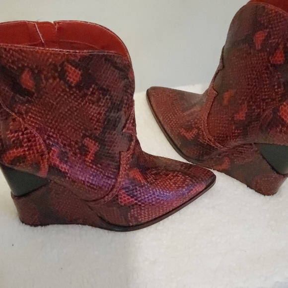 Boots - Picture 3 of 3